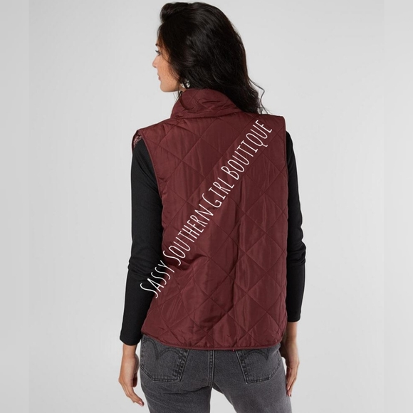 ⭐🆕Wine red reversible Sherpa faux fur vest - Picture 4 of 9